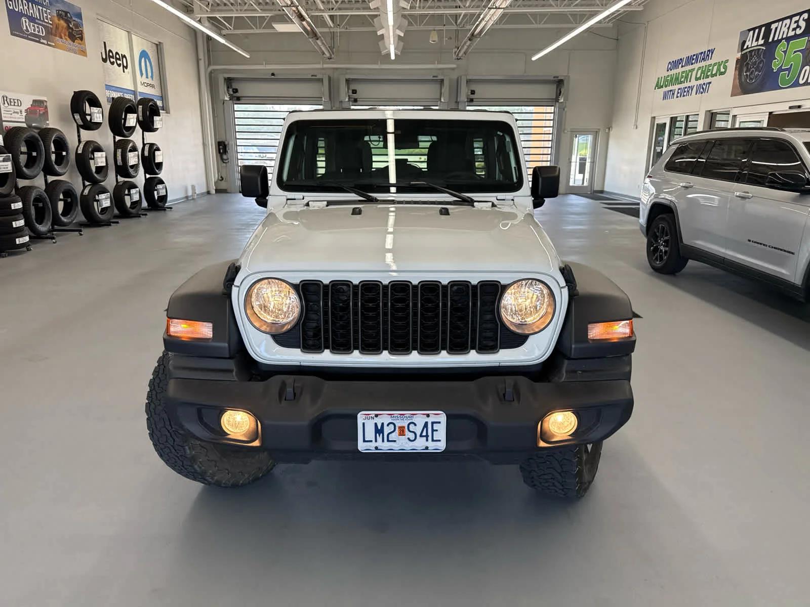 jeep wrangler 4-door 2024 1C4PJXDG1RW295888 image jeep wrangler 4-door 2024 1C4PJXDG1RW295888 image
